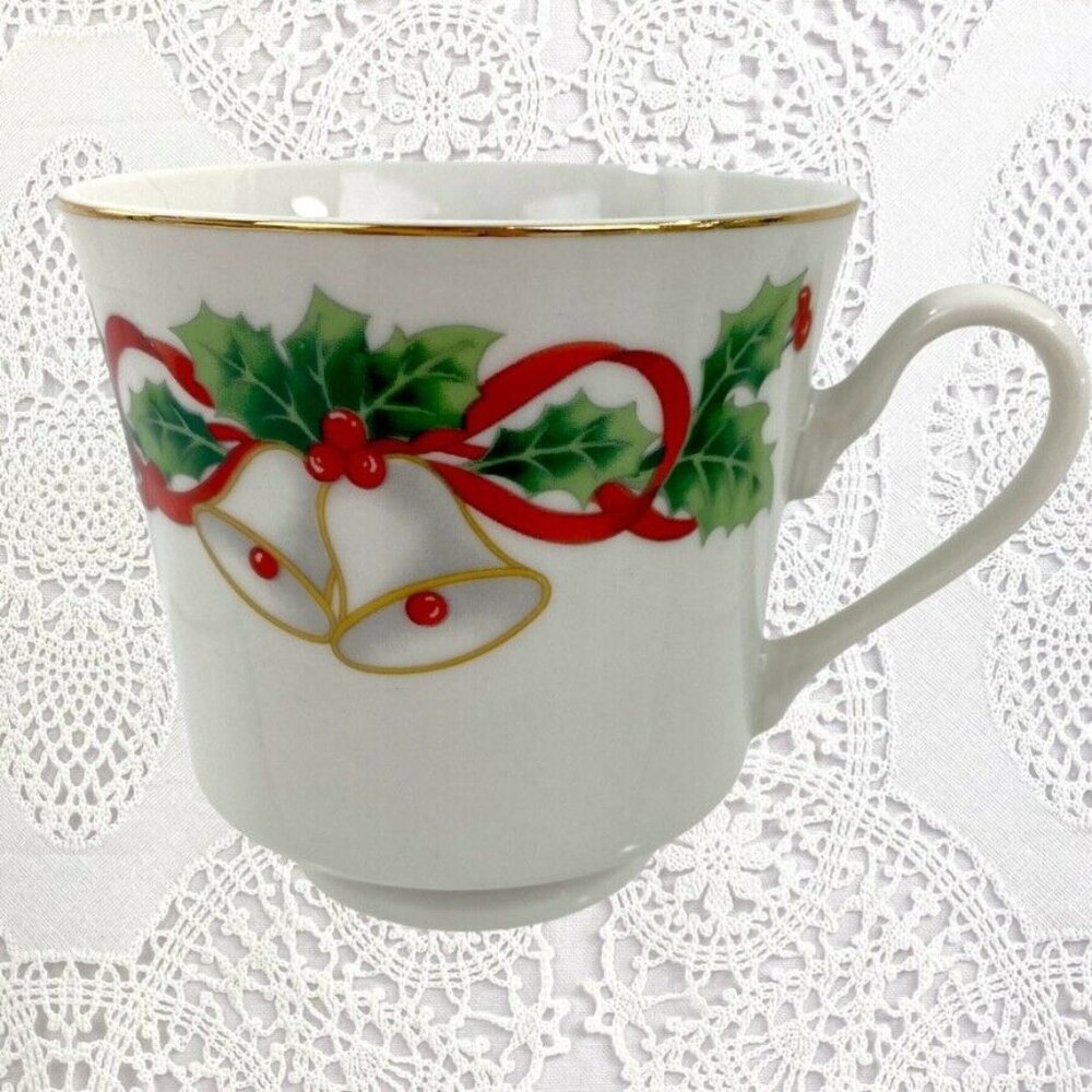 Sango Noel Set of 4 Footed China Cups 1990 Christmas Holly Berry #8401 White